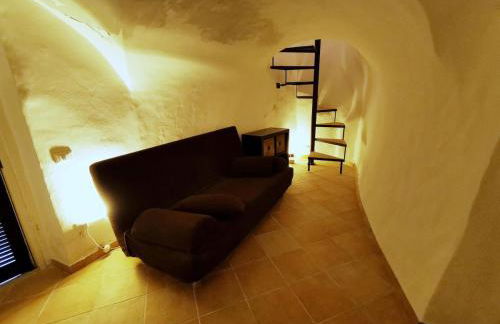 A stone tower 1 - Foto 4