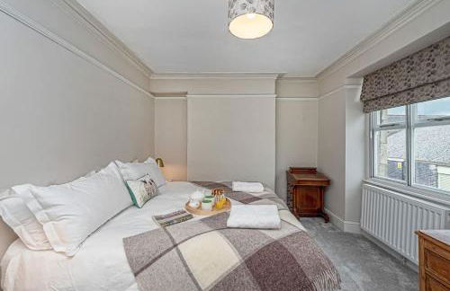 Character Townhouse in Town Centre & Superb Views - Foto 8