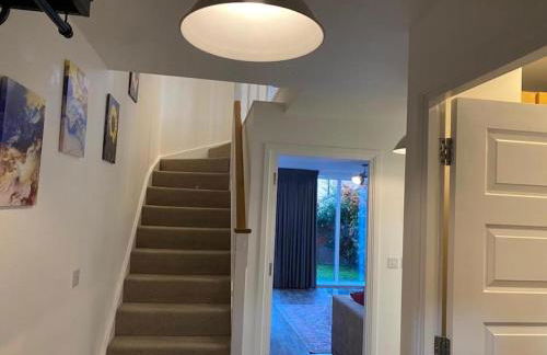 Homely, Cosy & Contemporary 4 BDR house with Garden & Parking 5 mins drive to Addenbrookes & Papworth hospitals & Bio Medical campus - Foto 23