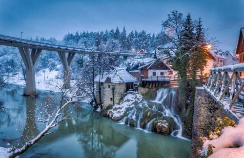 Apartment Stone and Wood - Photo 42