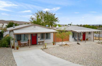 Fable by Avantstay 2 Unique Spaces, w/ Bowling, Hot Tub, Fire Pit, Large Yard - Foto 12