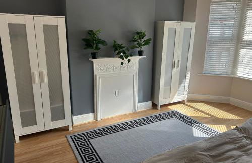 Entire Seaside Home 6 Private BedRooms Sleeps 10,4 Minute Walk To Station - Foto 22