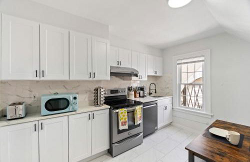 Cozy Gem in the Heart of East Rock with FREE Parking near Yale and DT - Foto 4