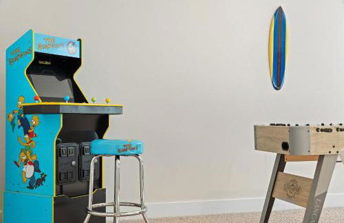 Mins to the Beach/King Beds/Arcade-Snowbird Deals! - Foto 10