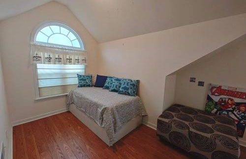 Workers Love It Here! 3 Bedroom House with screened in porch - Foto 21