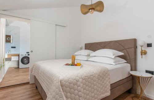 Villa Florinda with Pool and Prime Location near Split - Photo 36