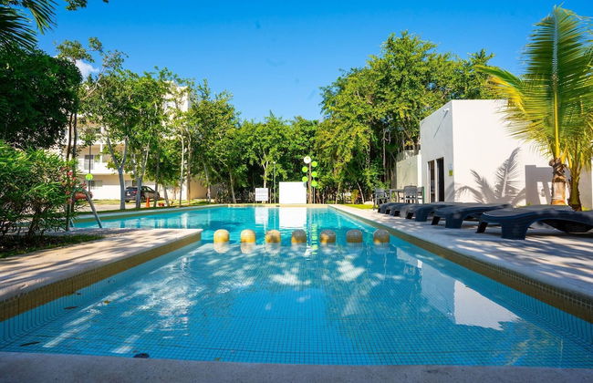 Luxury Apartment With Poll - Photo 37