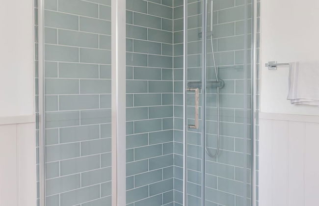 Stunning 5BR Home With Pool - 5 min to Beach - Foto 35