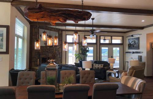 C25, Four bedroom, 4 1 2 bath luxury log-sided cottage with hot tub cottage - Foto 8