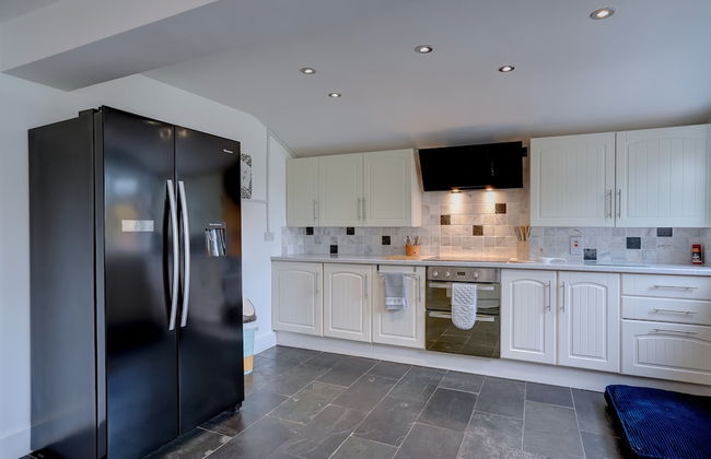 Norfolk Luxe Beach House Sleeps 8 Dog Friendly - Photo 15