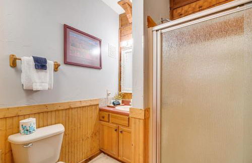 Honey Bear Pause Rural Escape with Porch and Hot Tub! - Foto 18