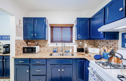 Rachel's Private Hideaway with king bed, kitchen, laundry, parking and big yard - Foto 14