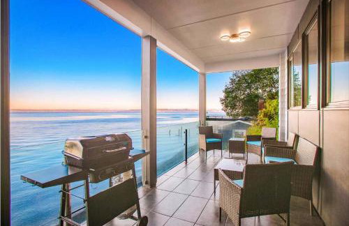 Waterfront Haven with Spectacular View in Bainbridge - Foto 1
