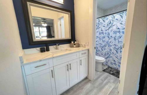 Royal Luxe Pool Home near Ft Laud airport and each - Photo 20