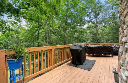 Rustic A-Frame Chalet with Hot Tub & Scenic Views in Mount Jackson, Virginia - Photo 15