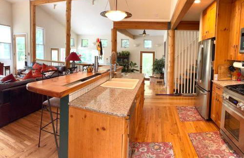 Creekside Craftsman Cabin with Jacuzzi - Alpine Splendor 6 Mins to downtown - Photo 22