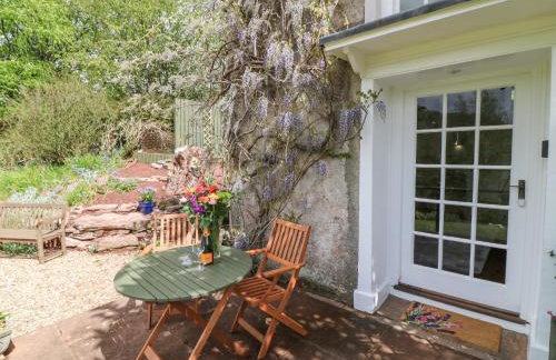 Wisteria Cottage - Photo 15