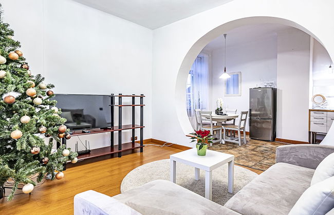 WINWINSTAY Residence in Heart of Old Town - Photo 1