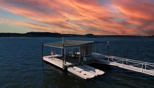 Family Lakefront Home with Large Porch - Foto 2