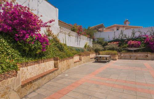 Dream beach-side villa with sea views & close to golf - Photo 58