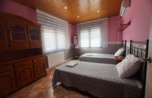 Villa Oasis entre Viñedos cerca de Barcelona con A A y piscina climatizada - Foto 27