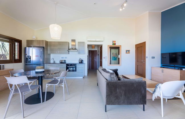 Tropical Escape With Pool and Ocean Views - Photo 10