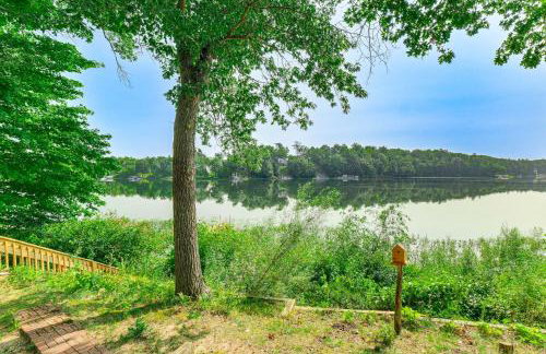 Private Island Home in Belding with Dock and Grill! - Foto 25