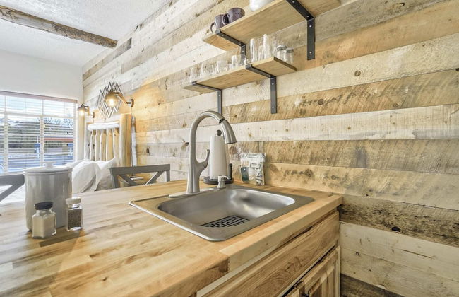 1BD Suitenear Old Colorado City & Hiking!dogs Welcome! - Photo 9