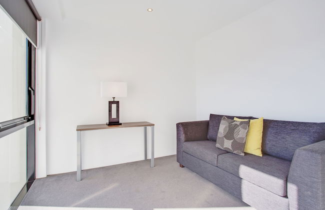 Mantra Circle on Cavill - Photo 41