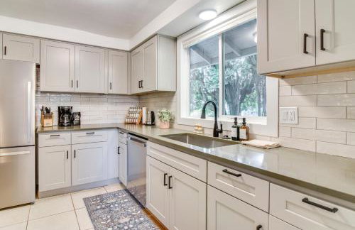 Peace and Serenity in Gresham! Sleek Home with Yard - Photo 10