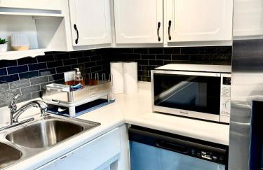 Delightful 3 Bd Home with King size bed, hot tub, playground! - Foto 16