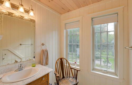 Beachfront Brooklin Studio with Private Balcony! - Photo 16