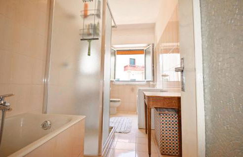 Stunning Apartment In Pietra Ligure - Foto 16