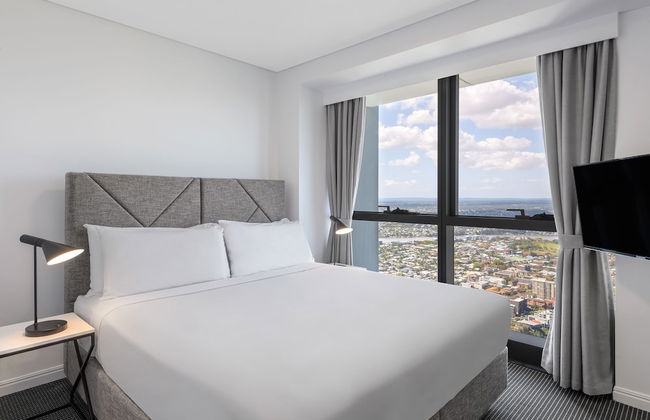 Meriton Suites Adelaide Street, Brisbane - Photo 6