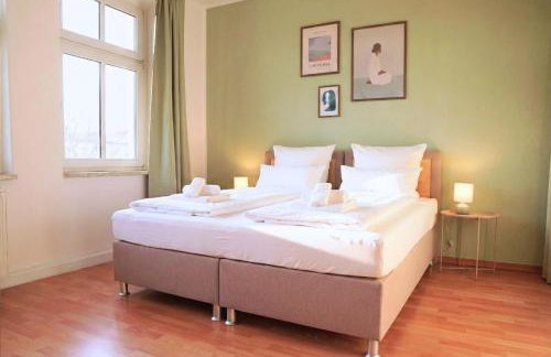 Ruhiges & modernes 5-Personen Apartment mit Boxspringbetten, Smart-TV, Wlan und Balkon - Foto 1