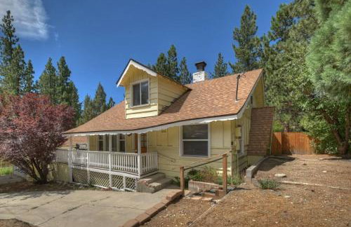 Sunshine Cabin - Cozy 2-Story Getaway - Photo 12