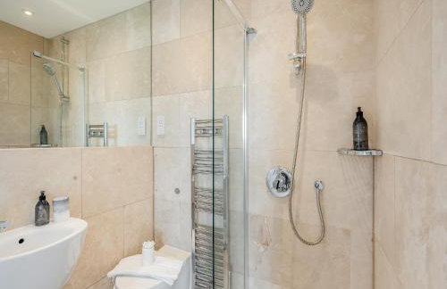 Toffee Apple - Photo 13