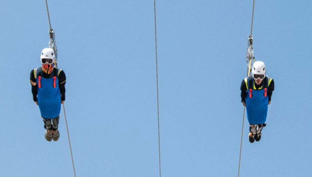 Deslizándonos en la tirolina de Musandam