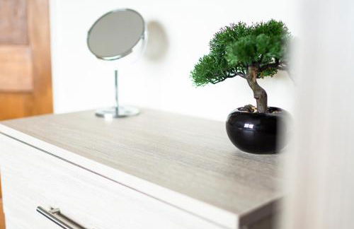 Adrian House, near Hospital, easy parking + garden - Foto 25