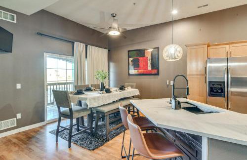 WFH Setup and Garage Parking! Modern Denver Condo - Foto 2