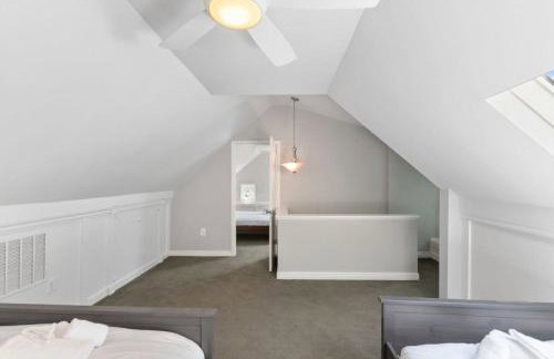 Massive 5BR Historic CozySuites House - Photo 9