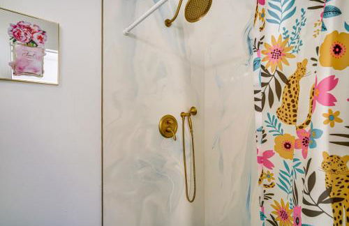 2 Mi to Gator Chateau Vibrant Home with Balcony - Foto 17