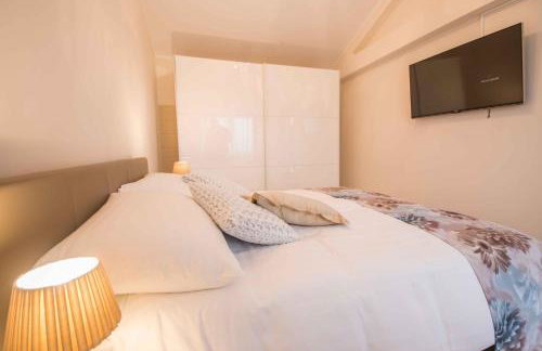 Gorgeous Pool Villa with a fenced garden - Photo 4