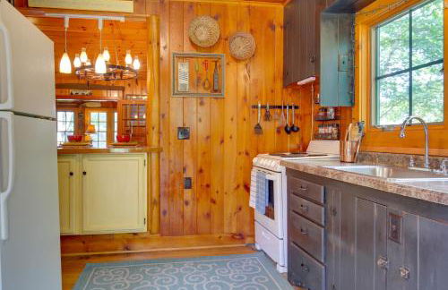 Lakefront Cabin with Private Dock and Fire Pit! - Foto 10