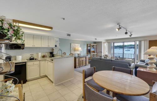 111 Edgewater Inn - Photo 1