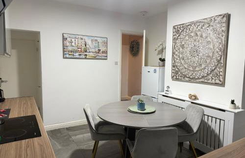 Stylish 2-Bed, Free Parking, Netflix, Coffee Machine, 5 mins from City Centre - Foto 2