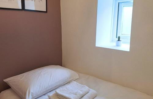 Two-bedroom Cottage - Sandstone Garden Patio - Free Parking - Pets Welcome - Foto 12