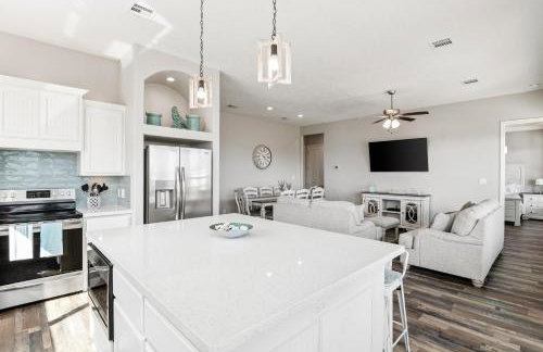 Stylish 4BR Crystal Beach Retreat Walk to Beach - Foto 12