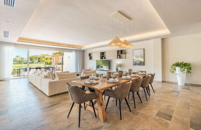 Spacious Villa w Pool Garden Views - Photo 10