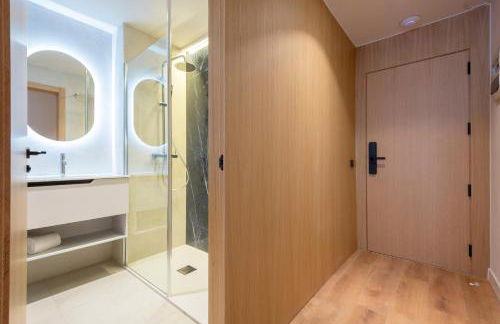 Iconic Suites - Photo 18